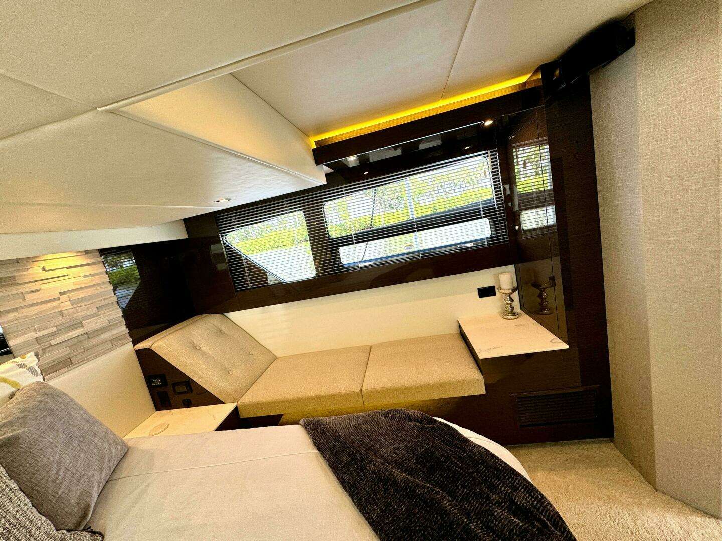 2020 Cruisers Yachts 50 Cantius - Image 26