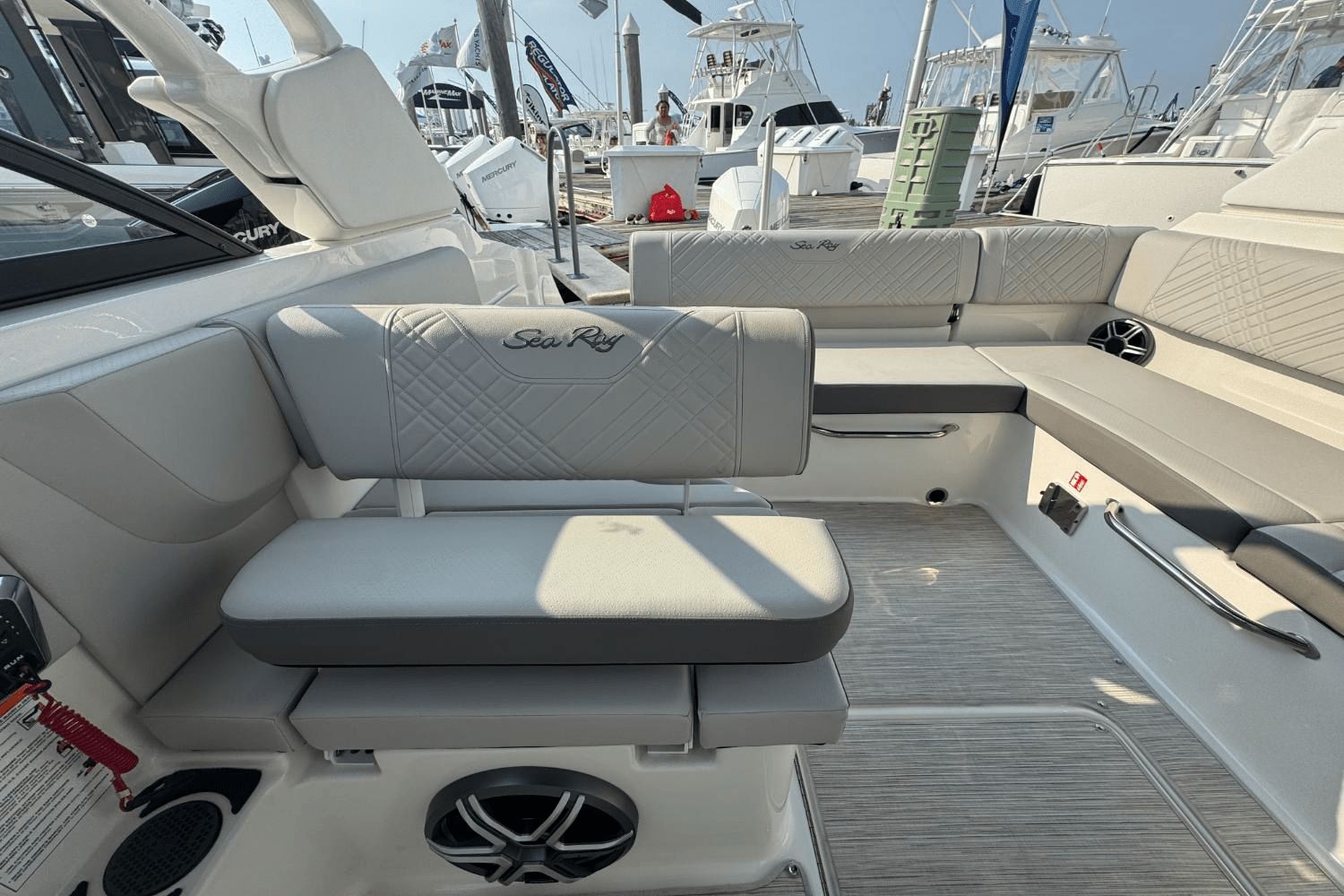2026 Sea Ray SDX 230 Outboard - 25