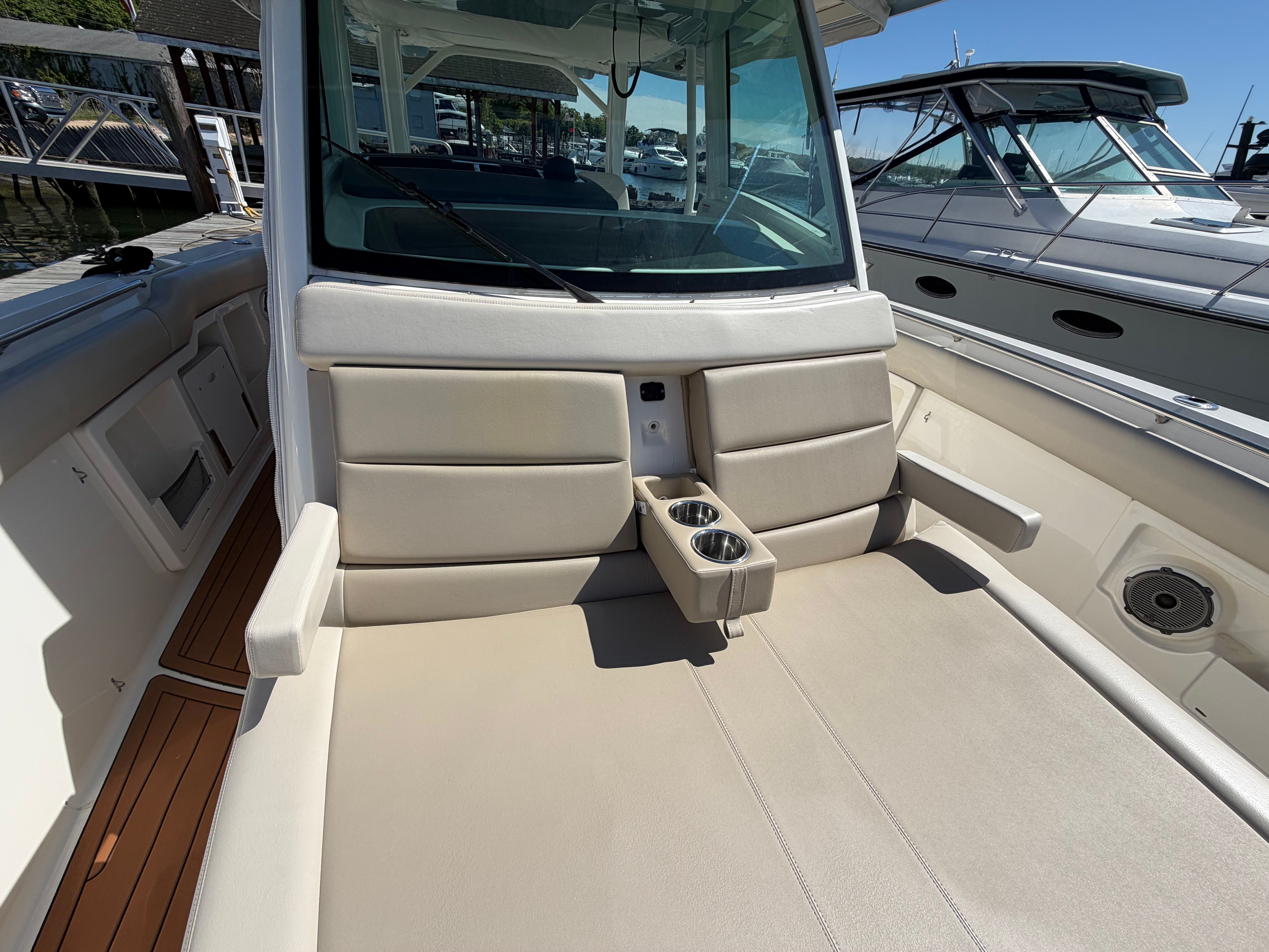 2021 Boston Whaler 380 Outrage - 41