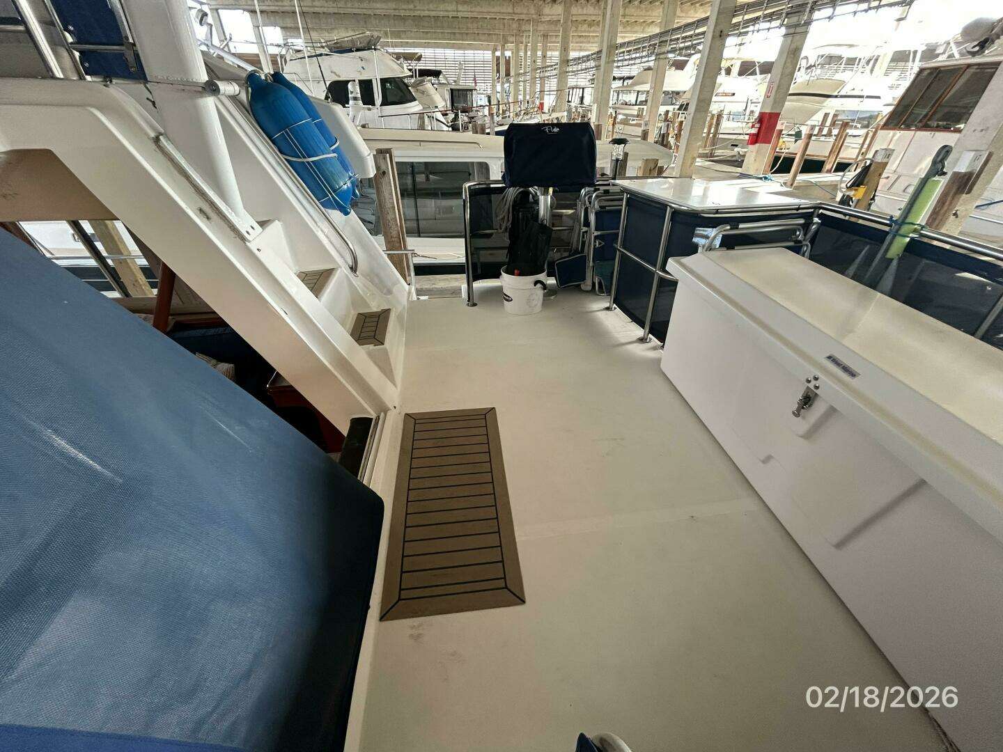 2004 Mainship 430 - Image 28