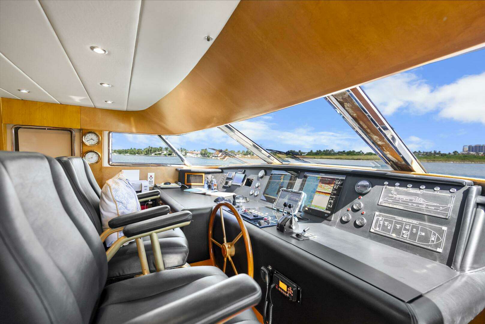 1991 Maiora Raised Pilothouse - Image 10