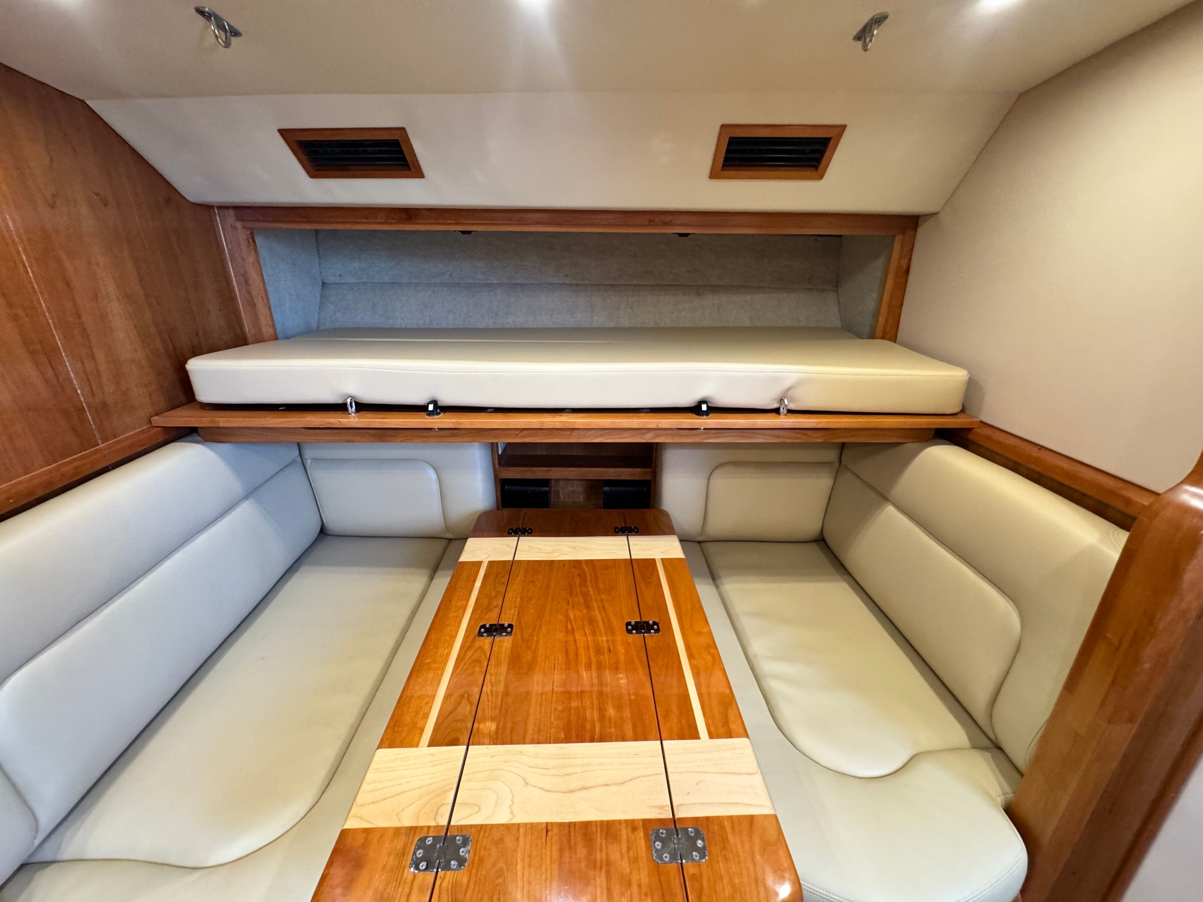 2021 Albemarle 41 Express - 22