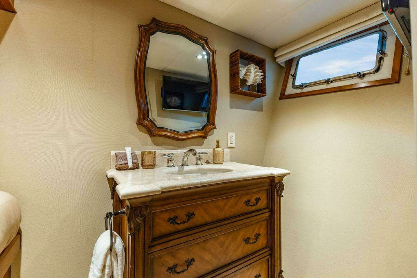 2009 Crystal Yachts Enclosed Pilothouse - Image 19