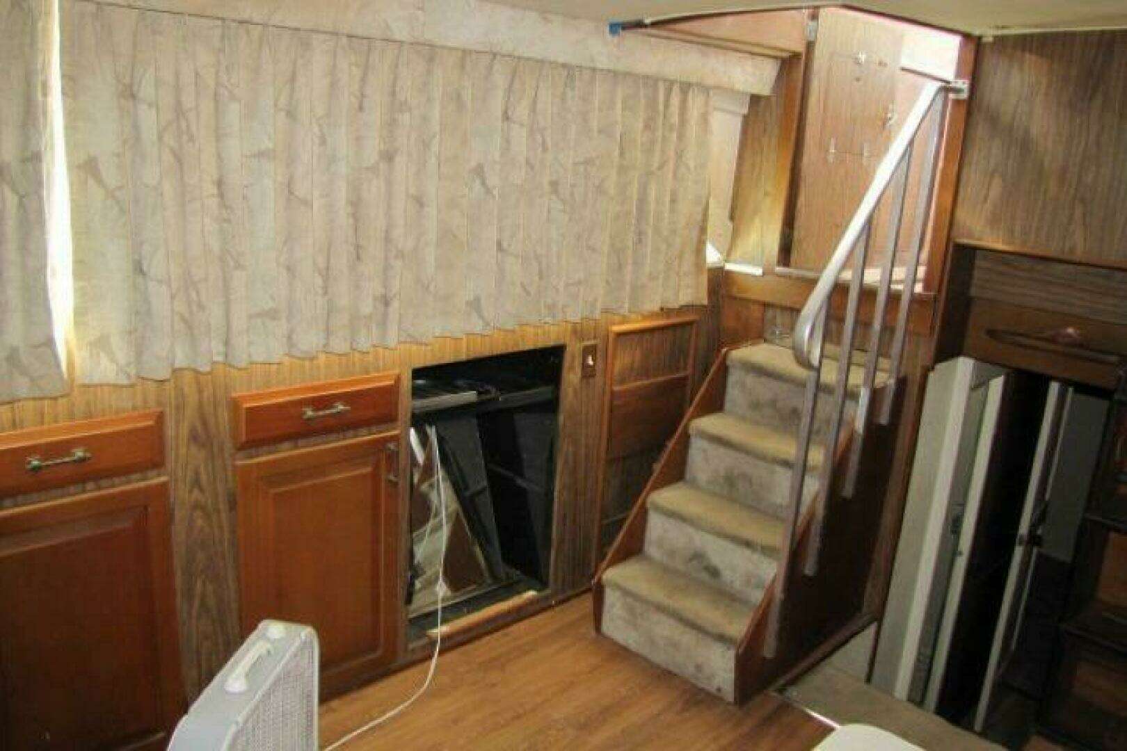 1973 Chris-Craft 55 Commander - Image 21