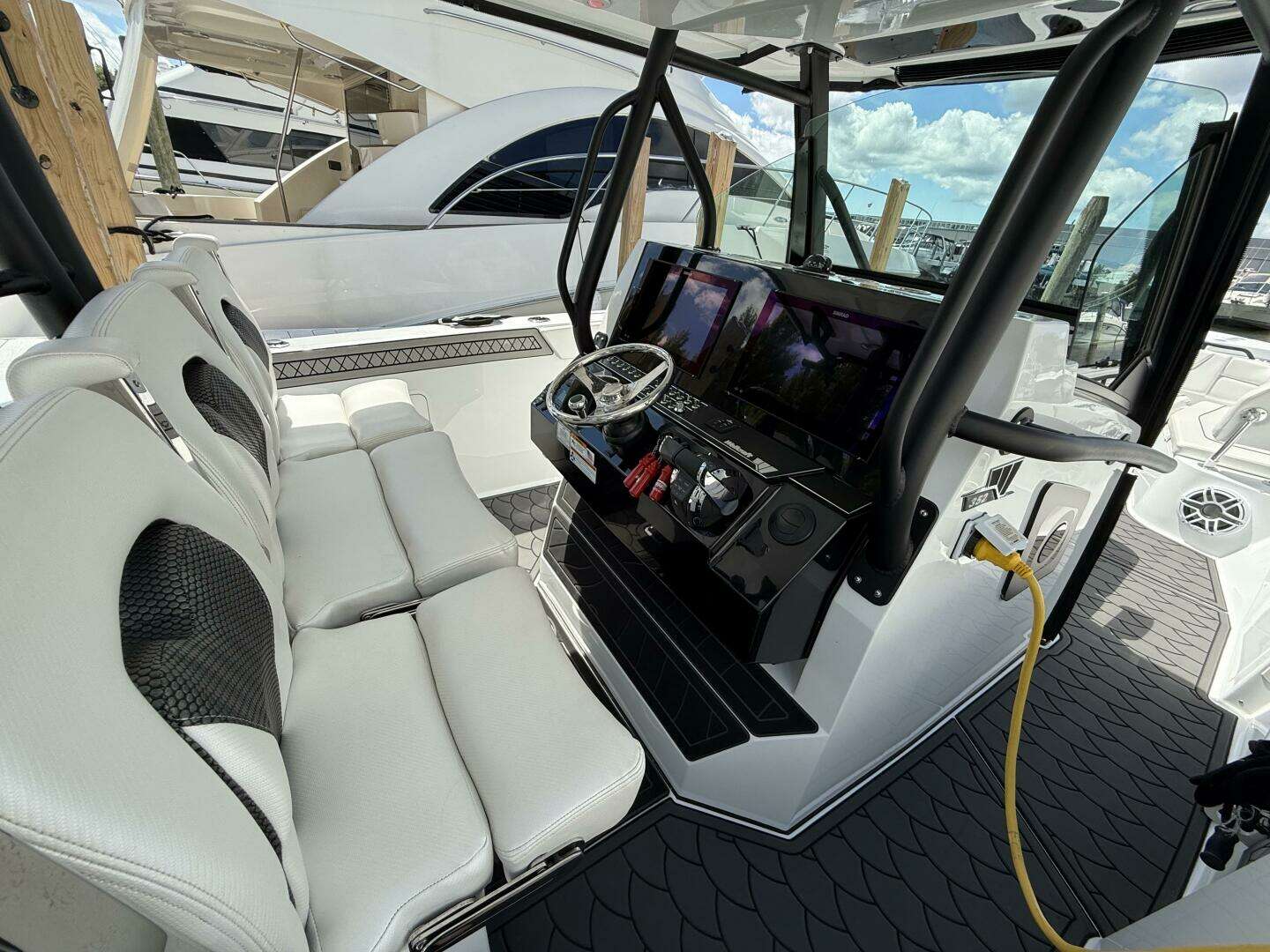 2022 Wellcraft 352 Fisherman - Image 15