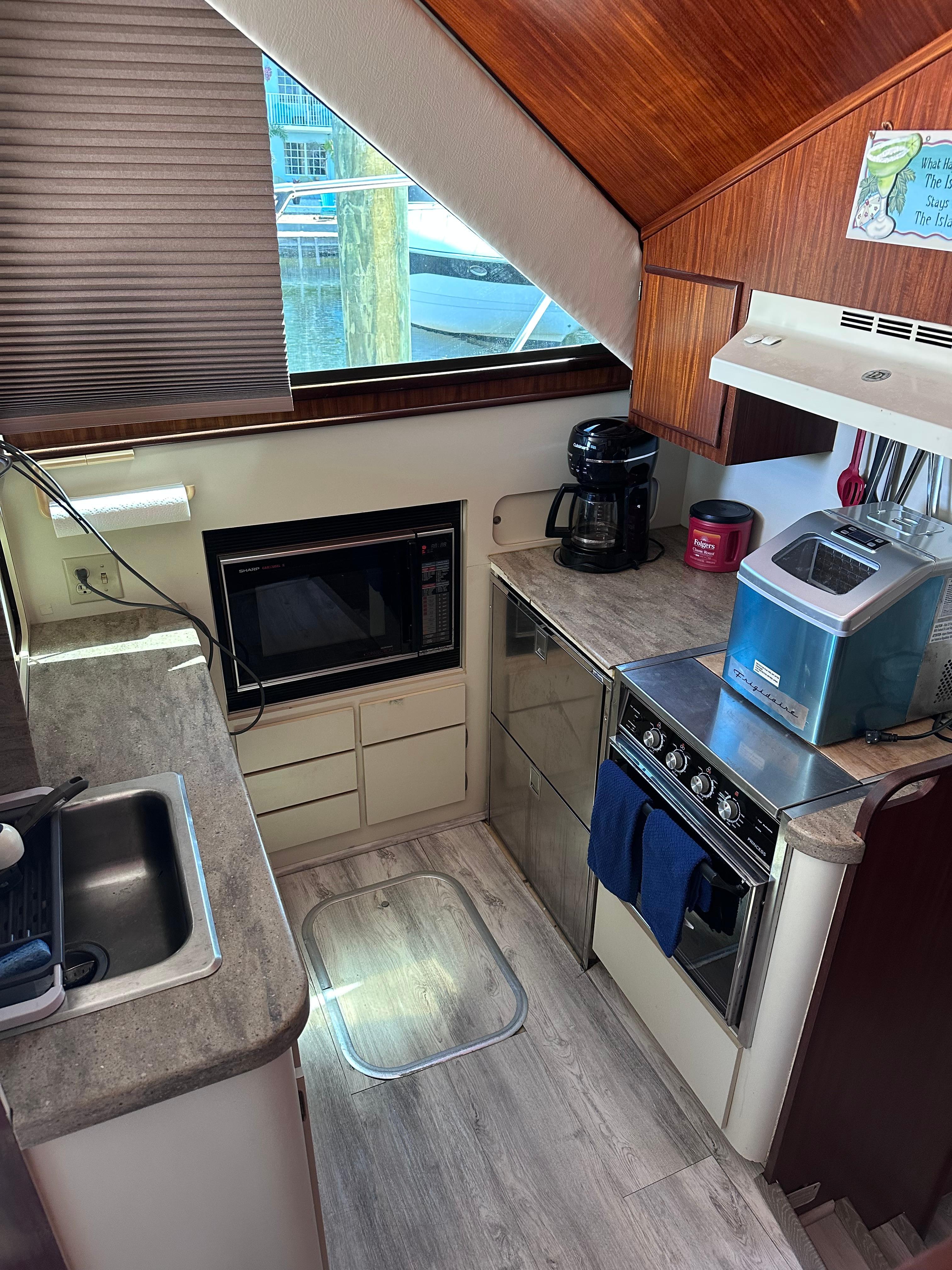 1988 Hatteras 48conv - 11