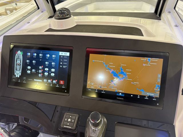 2026 Everglades 285 Center Console - 23