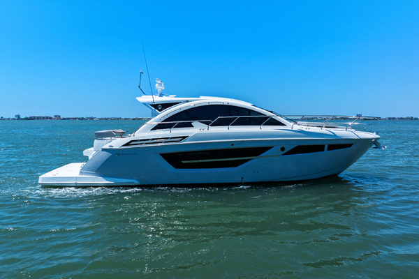 2025 Cruisers Yachts 50 Cantius