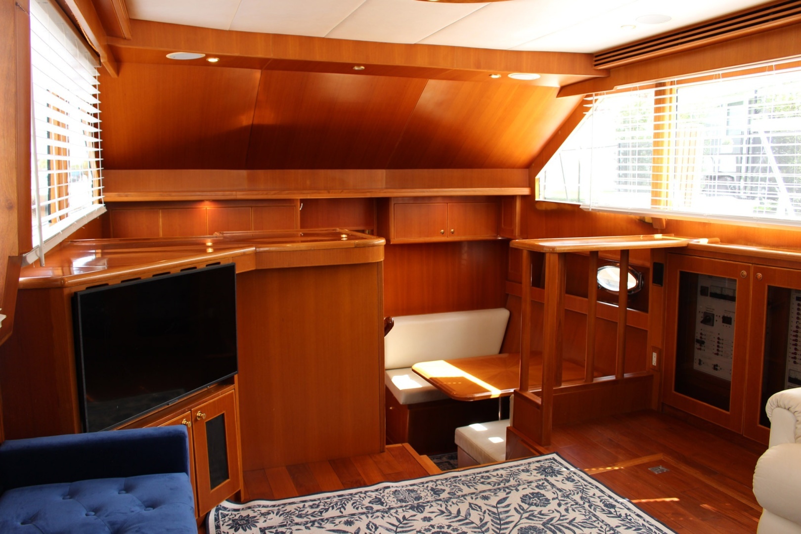2007 Jefferson Motor Yacht - Image 10