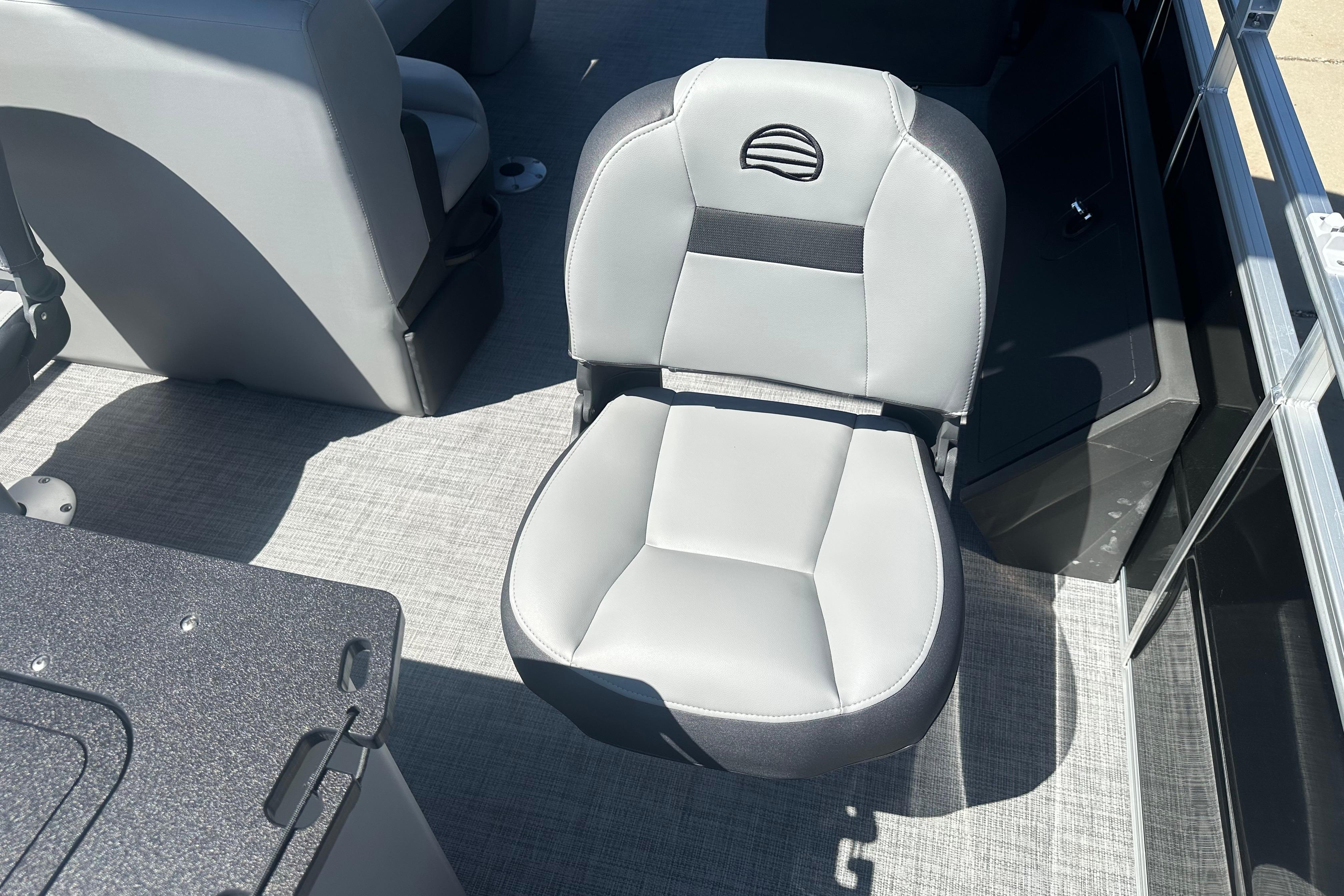 2026 Sun Tracker SportFish 22 DLX boat seat, featuring sleek gray and black design.