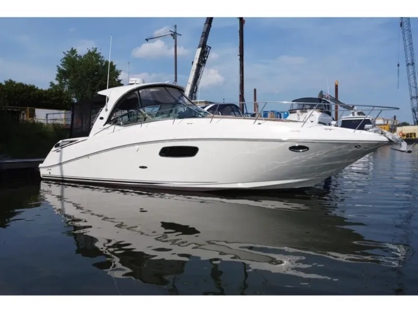 2012 Sea Ray 370 SUNDANCER - Image 2
