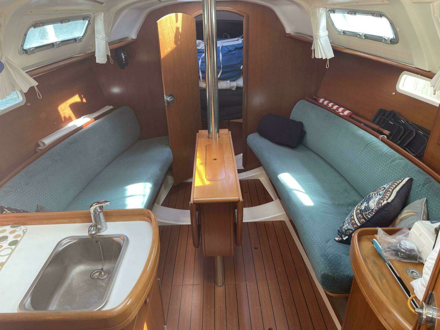 2000 Beneteau 311 - Image 21