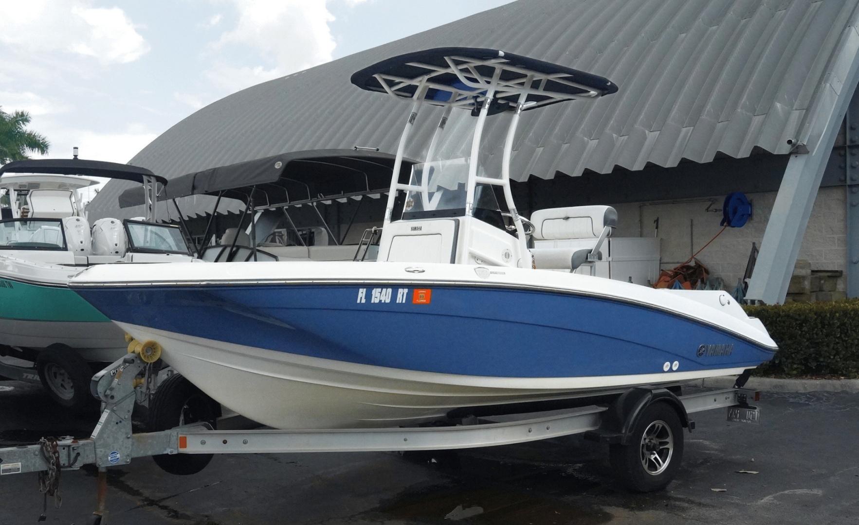 2018 Yamaha Boats 195 FSH - Image 2