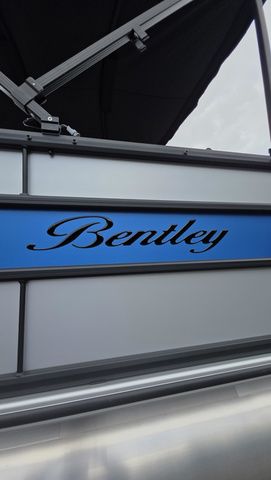 2026 Bentley Pontoons BENTLEY BOLT With 150Hp Mercury Four-Stroke Motor - 51