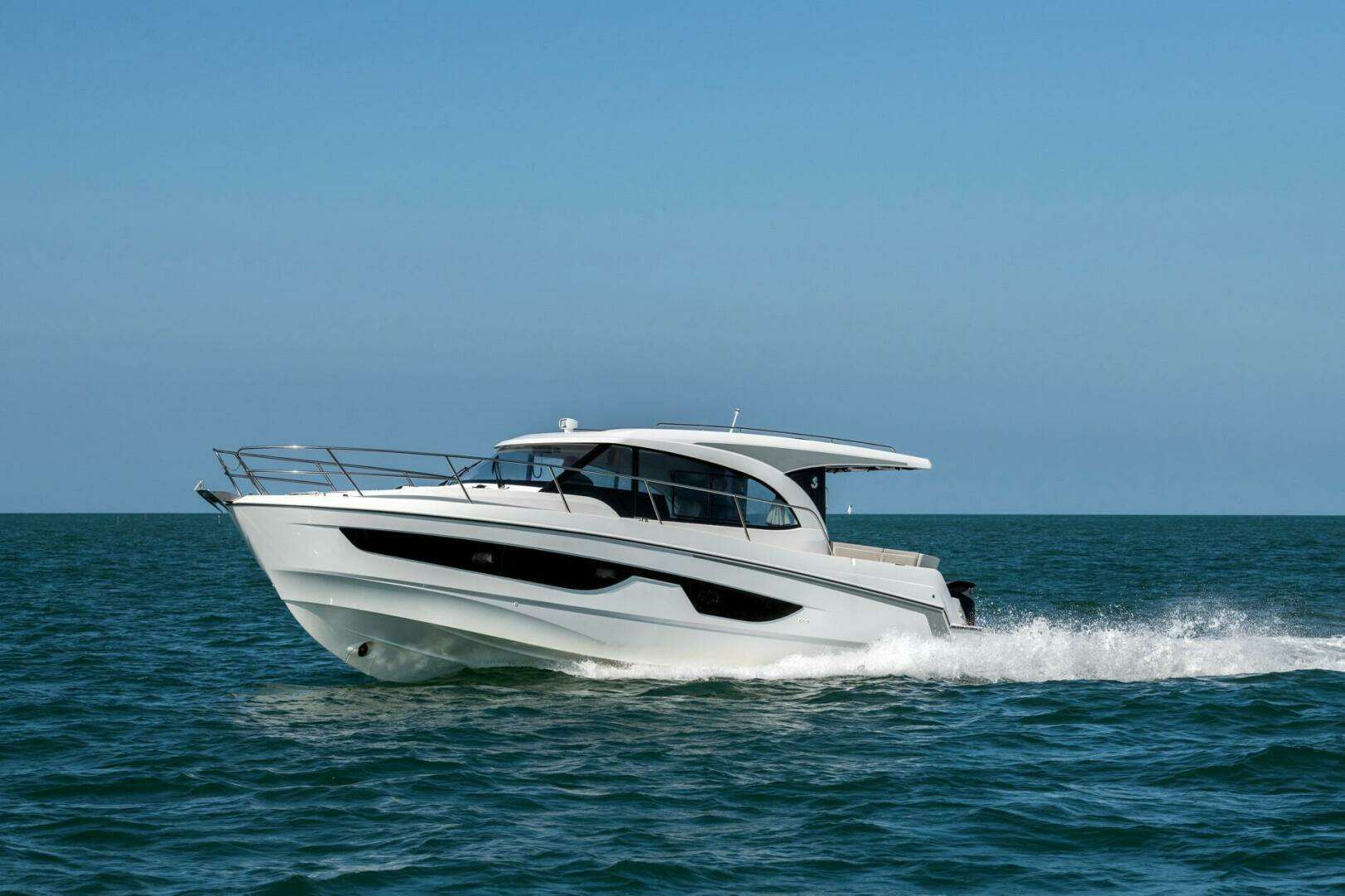 2026 Beneteau Antares 11 - Image 3