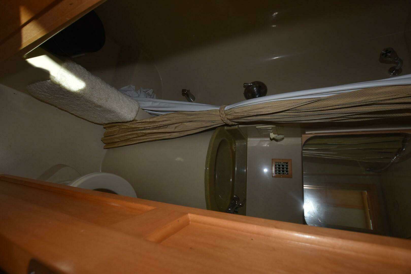 2005 Bluewater 5200 - Image 11