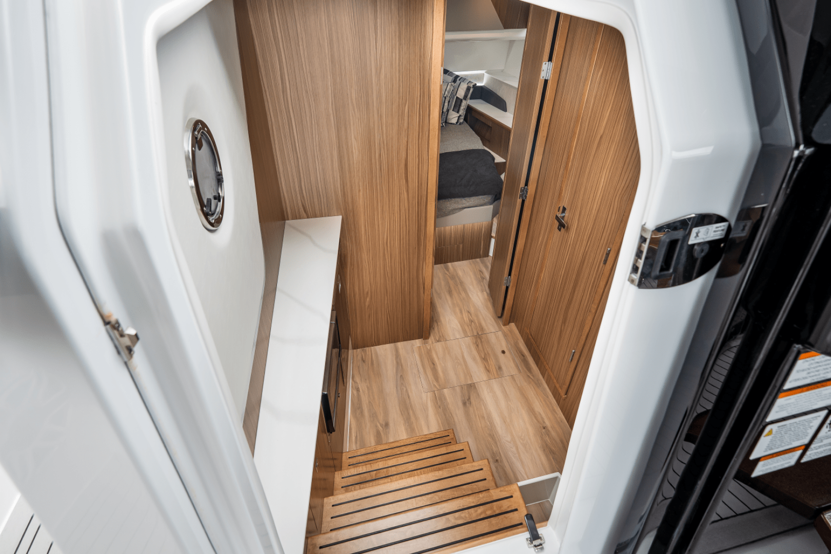 2025 Cruisers Yachts 50 GLS - Image 43