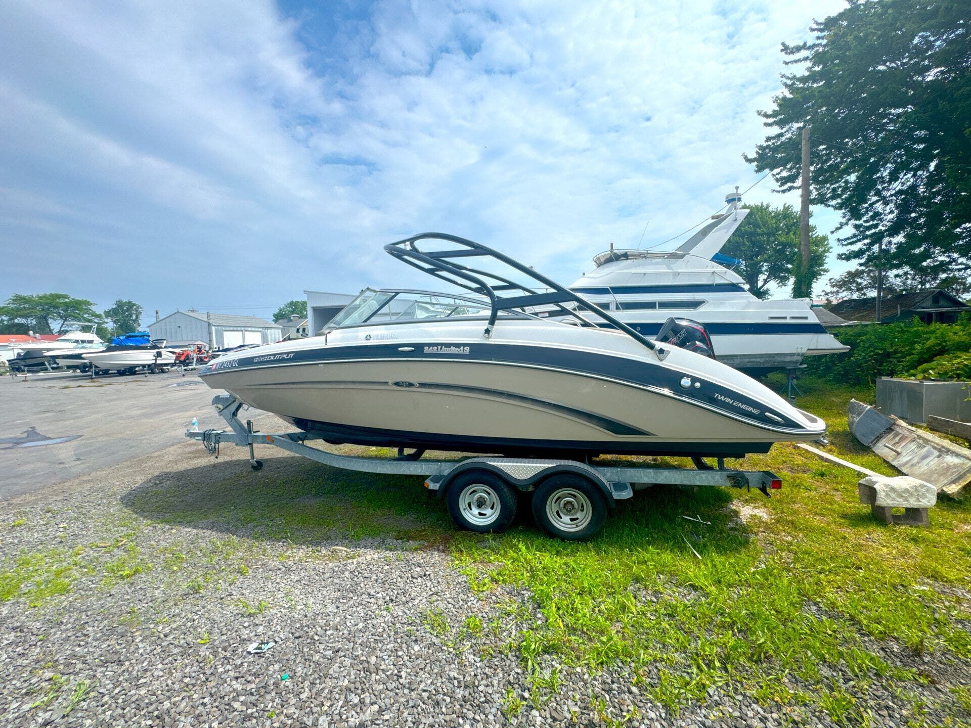 2013 Yamaha Boats 242 Limited S - 10
