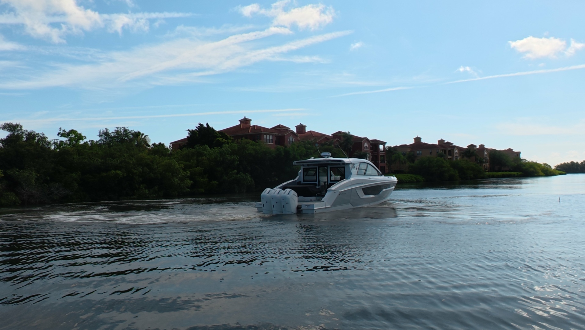 2026 Cruisers Yachts 50GLS OB - Image 15