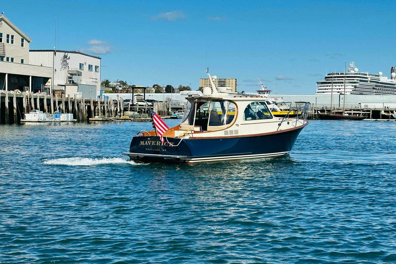 2012 Hinckley Picnic Boat MKIII - Image 2