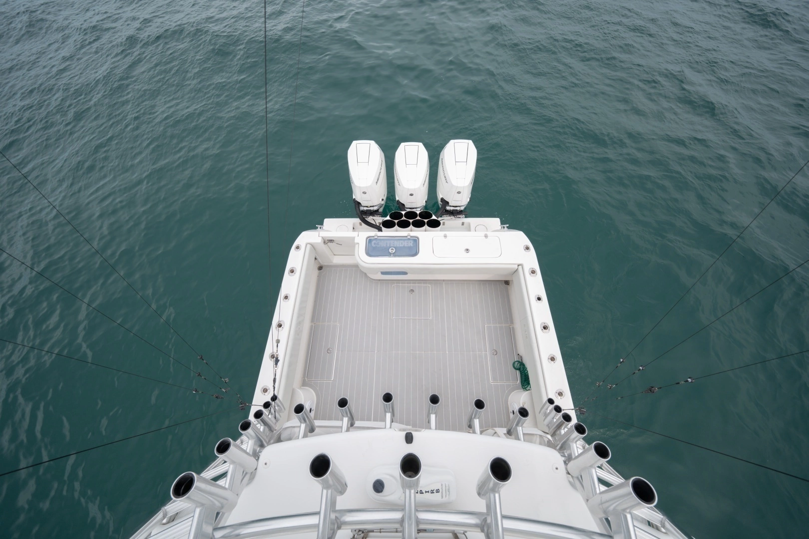 2011 Contender 40 Express - Image 4