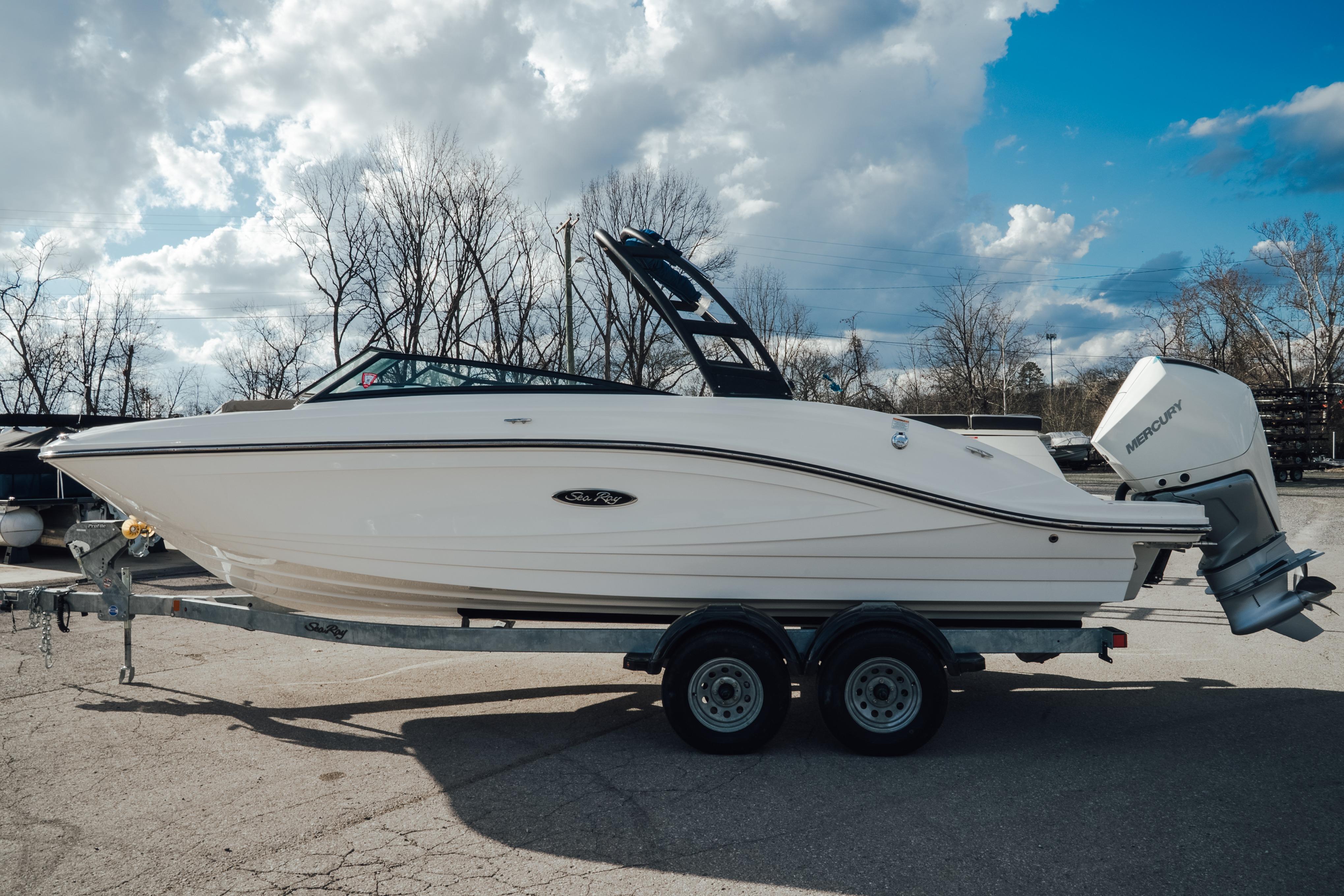 2023 Sea Ray SPX 230 Outboard