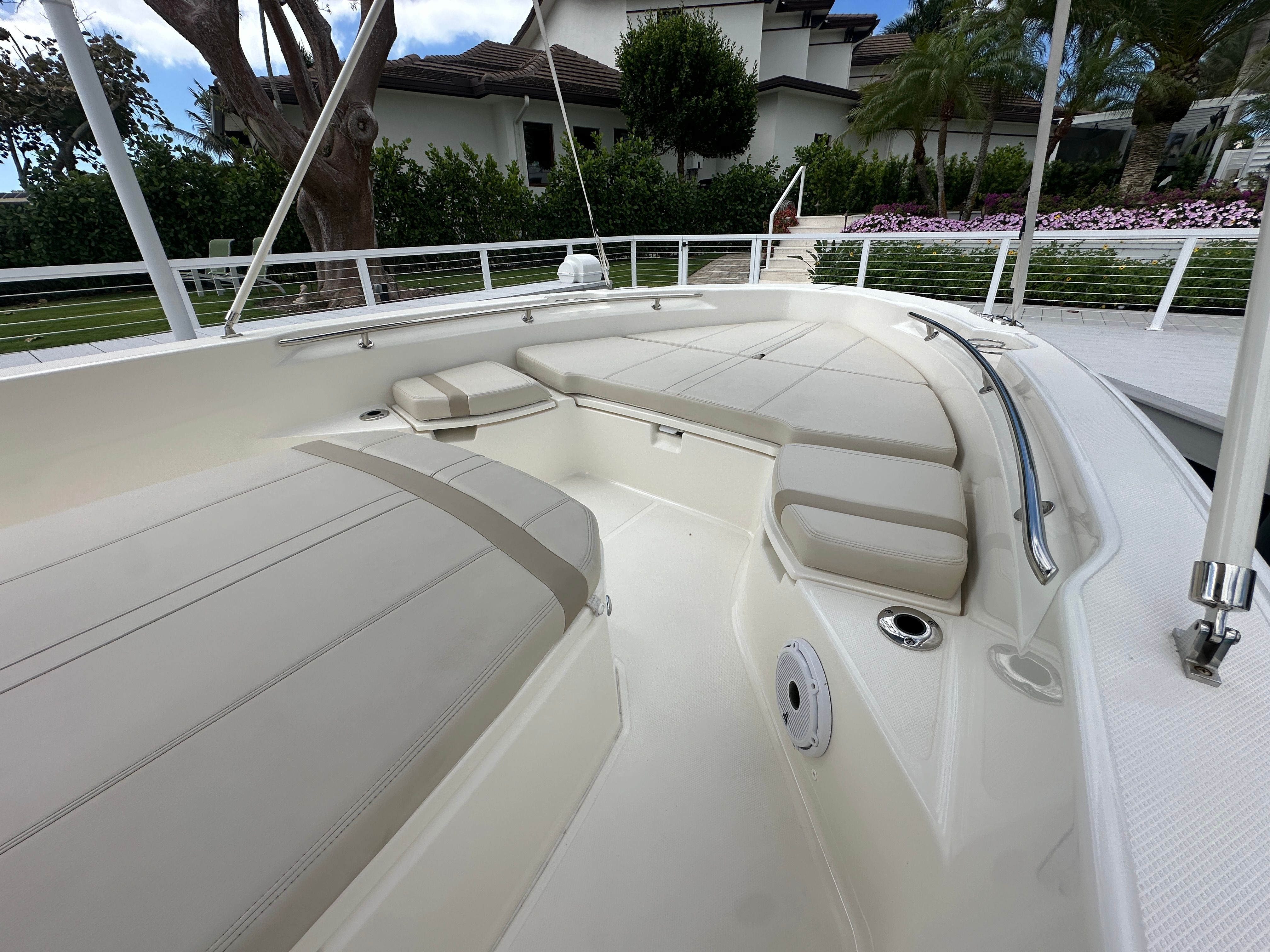 2024 Boston Whaler 250 Dauntless - 19