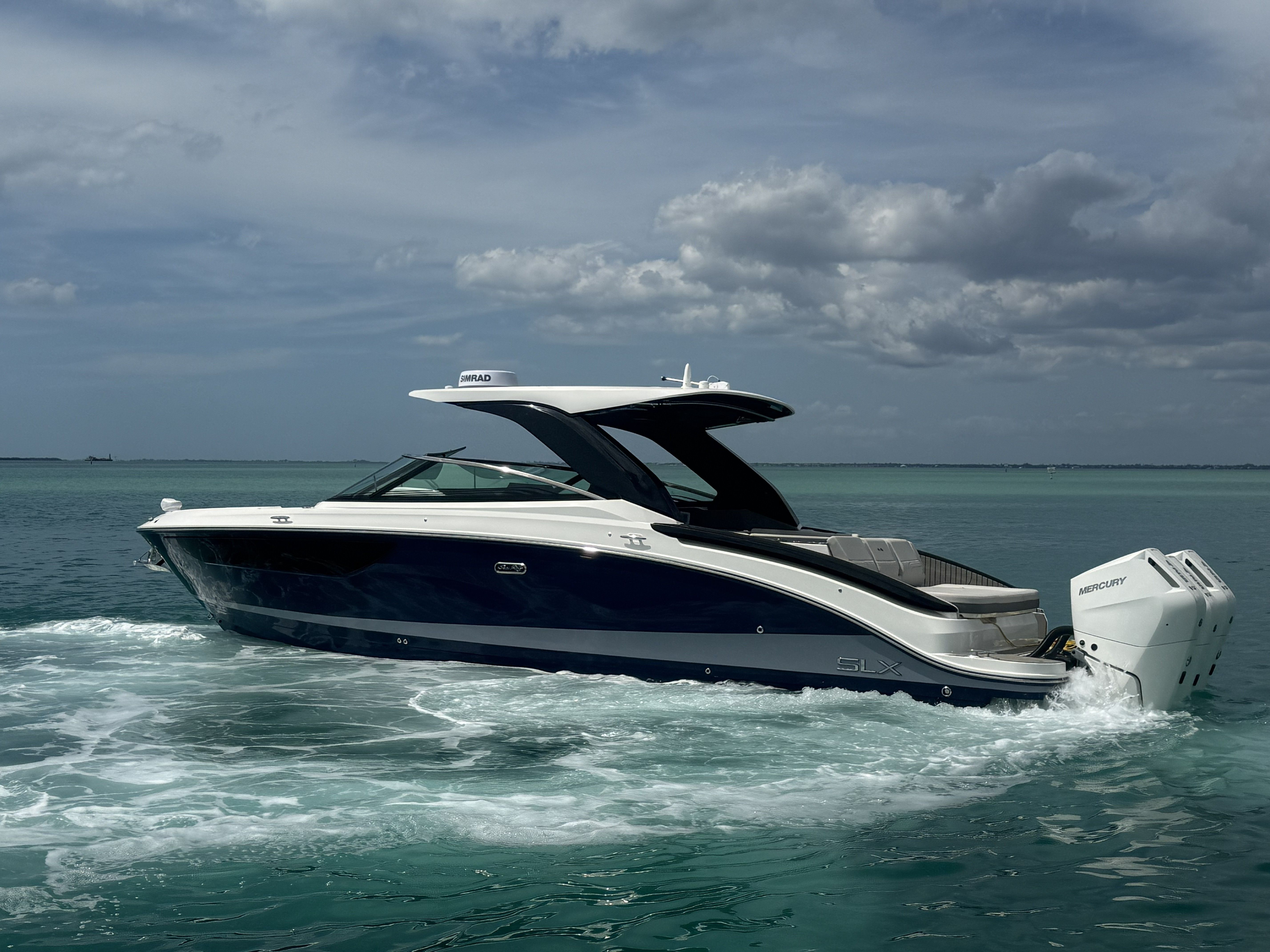 2026 Sea Ray SLX 360 Outboard