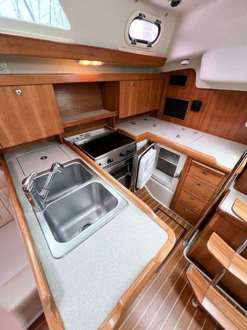 2007 Catalina 350 MK II - Image 19