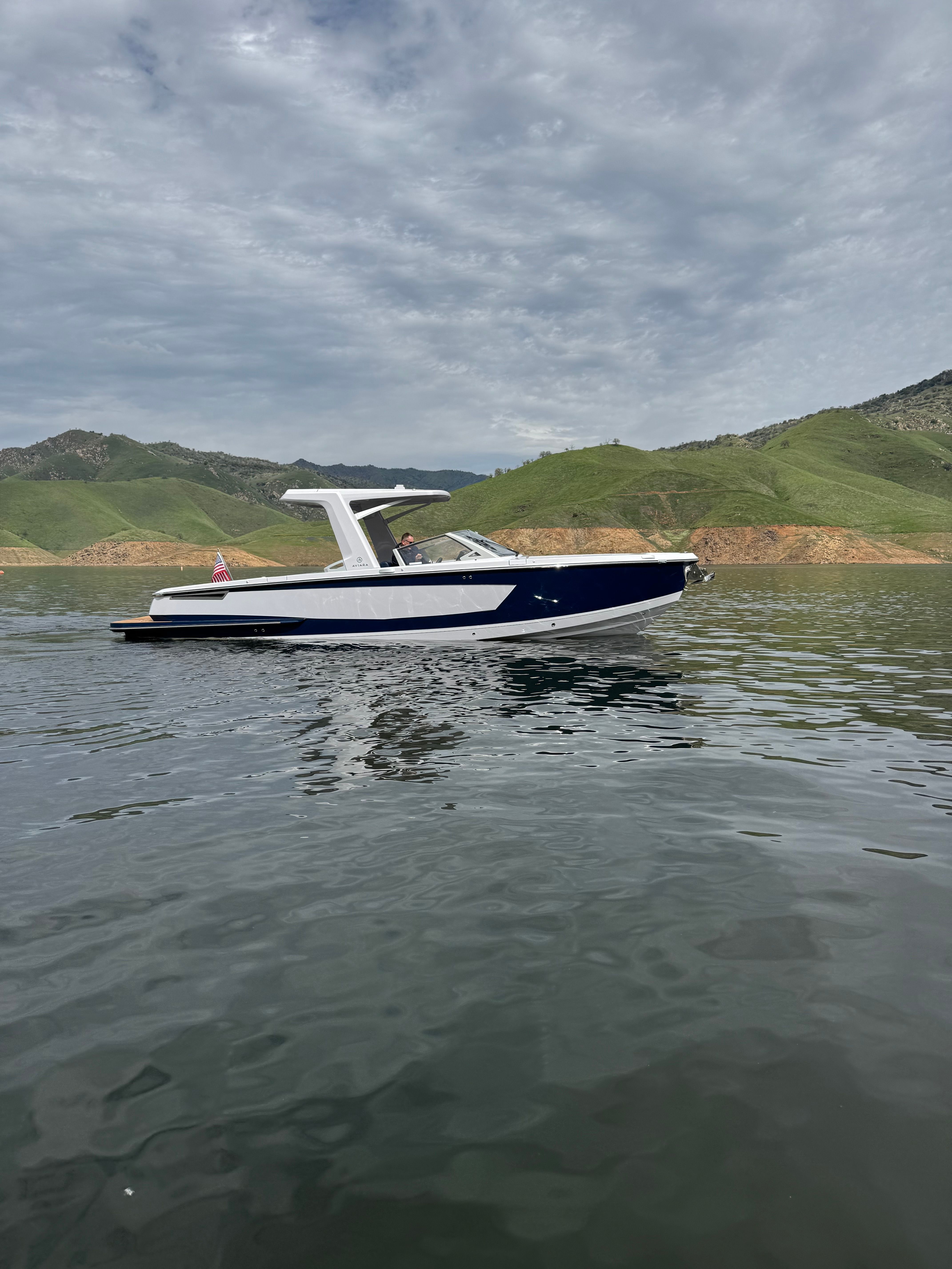 2025 Aviara AV32 I/O - 34