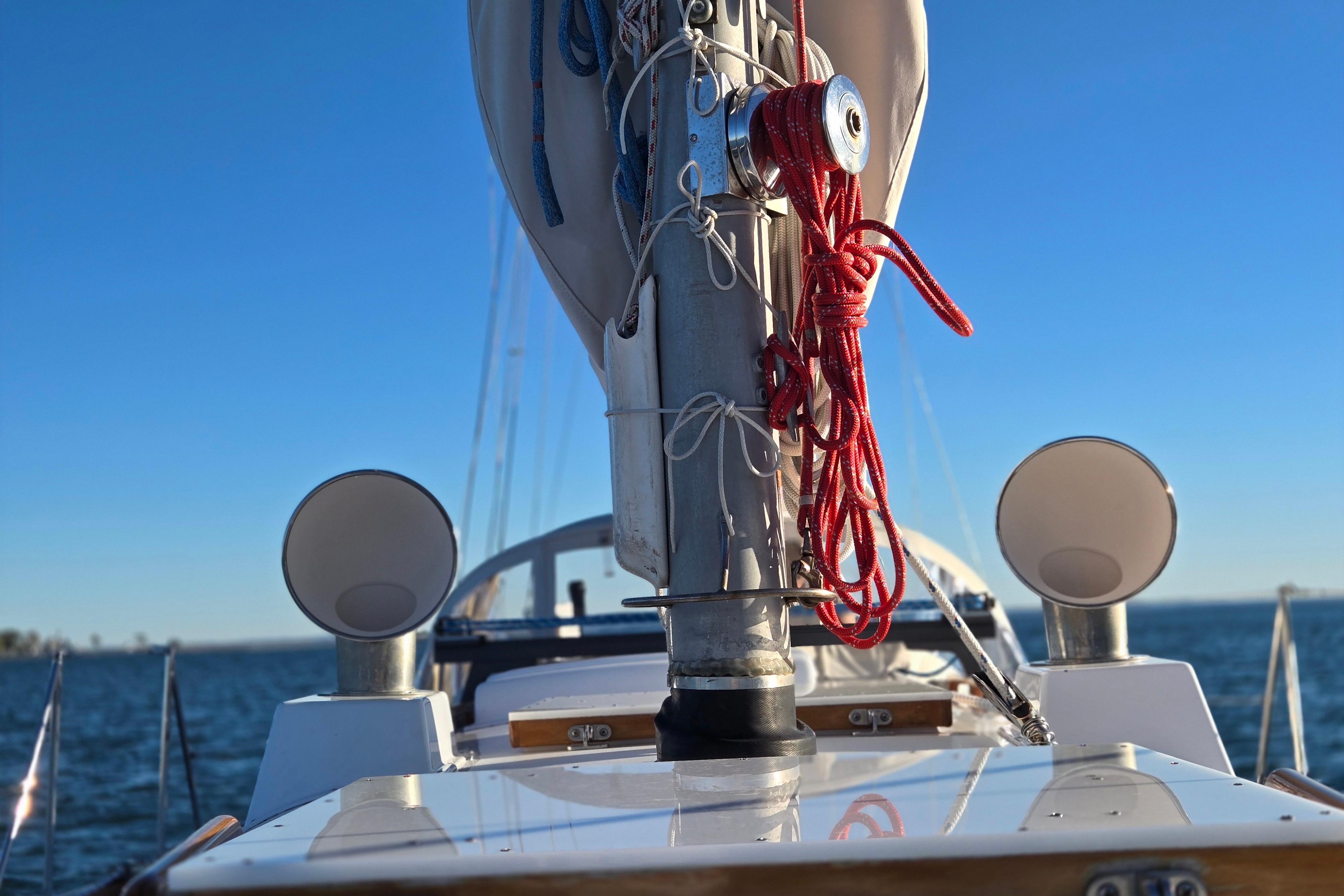 Hinckley Bermuda 40 sailboat deck with mast and rigging, 1970 model, on open water.