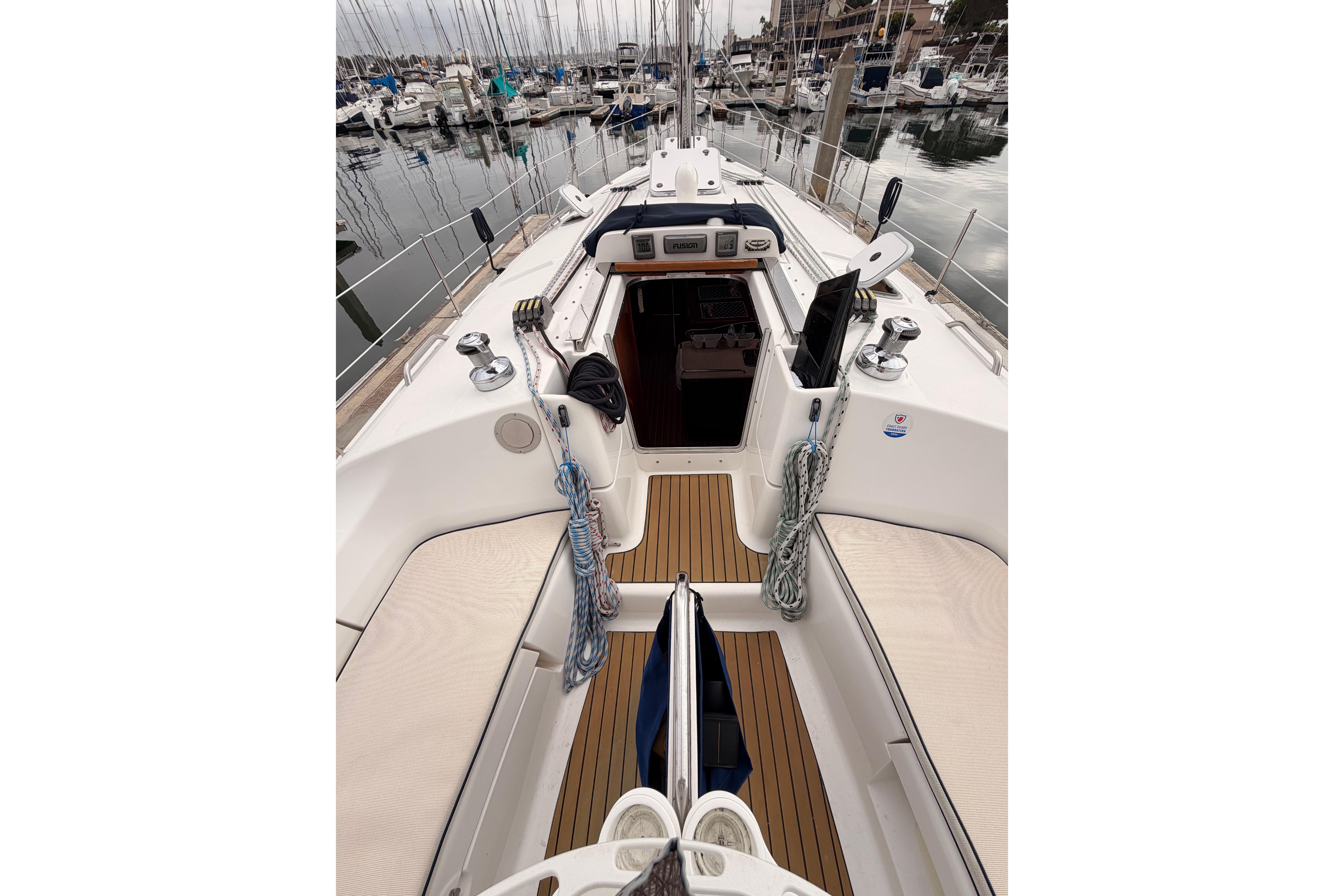 2009 Hunter 38 sailboat cockpit with marina view, featuring clean deck and ropes.