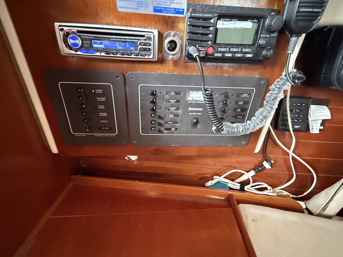 1995 Beneteau OCEANIS 321 - Image 24
