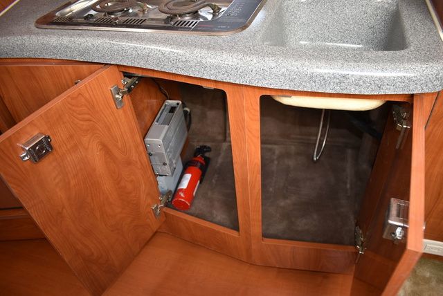 2005 Larson Cabrio 310 - 49