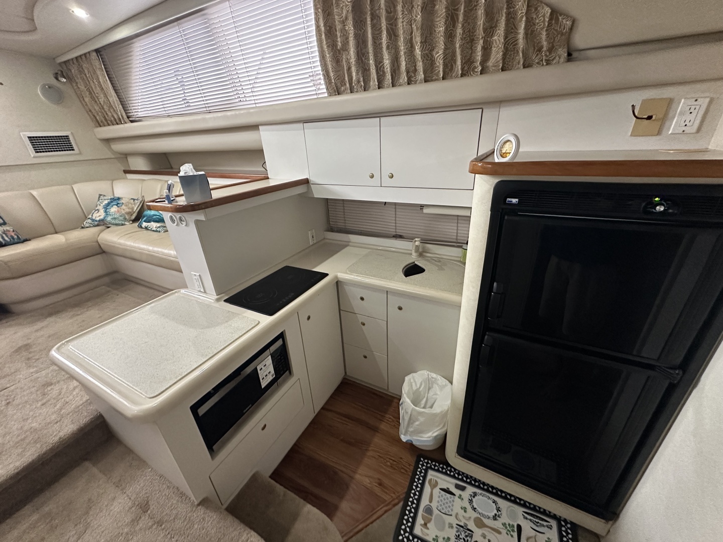 1998 Cruisers Yachts 3650 Aft Cabin - Image 31