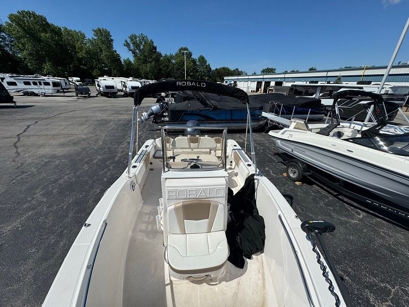2023 Robalo R180 Center Console - 14