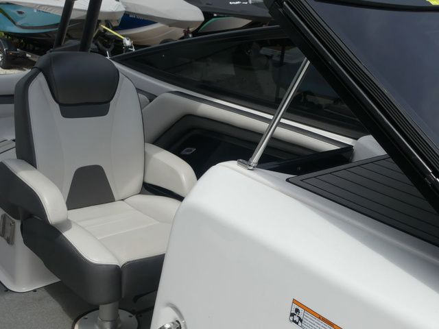 2019 Yamaha Boats AR240 - 21