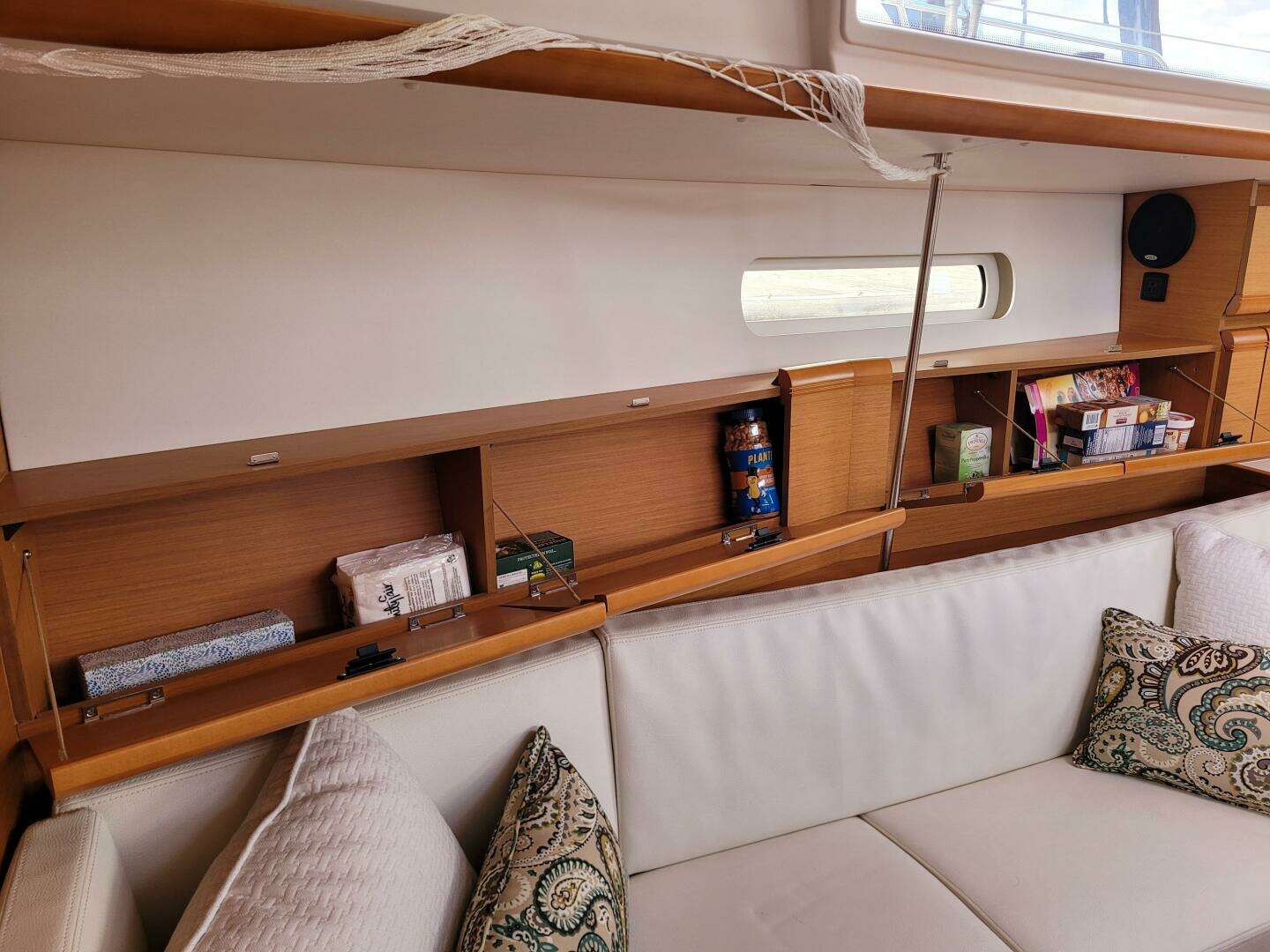 2014 Jeanneau 379 - Image 32