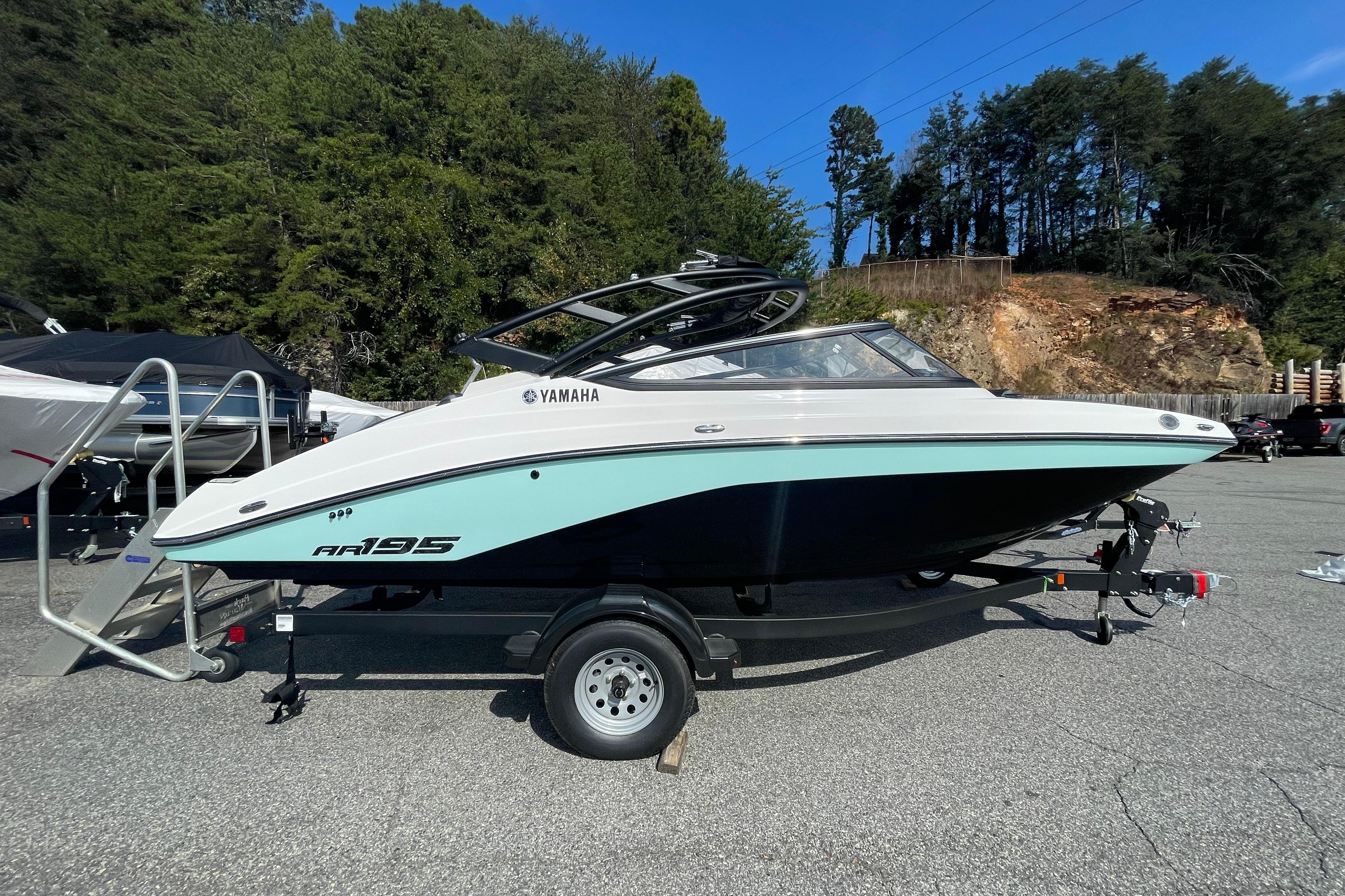 2026 Yamaha Boats AR195