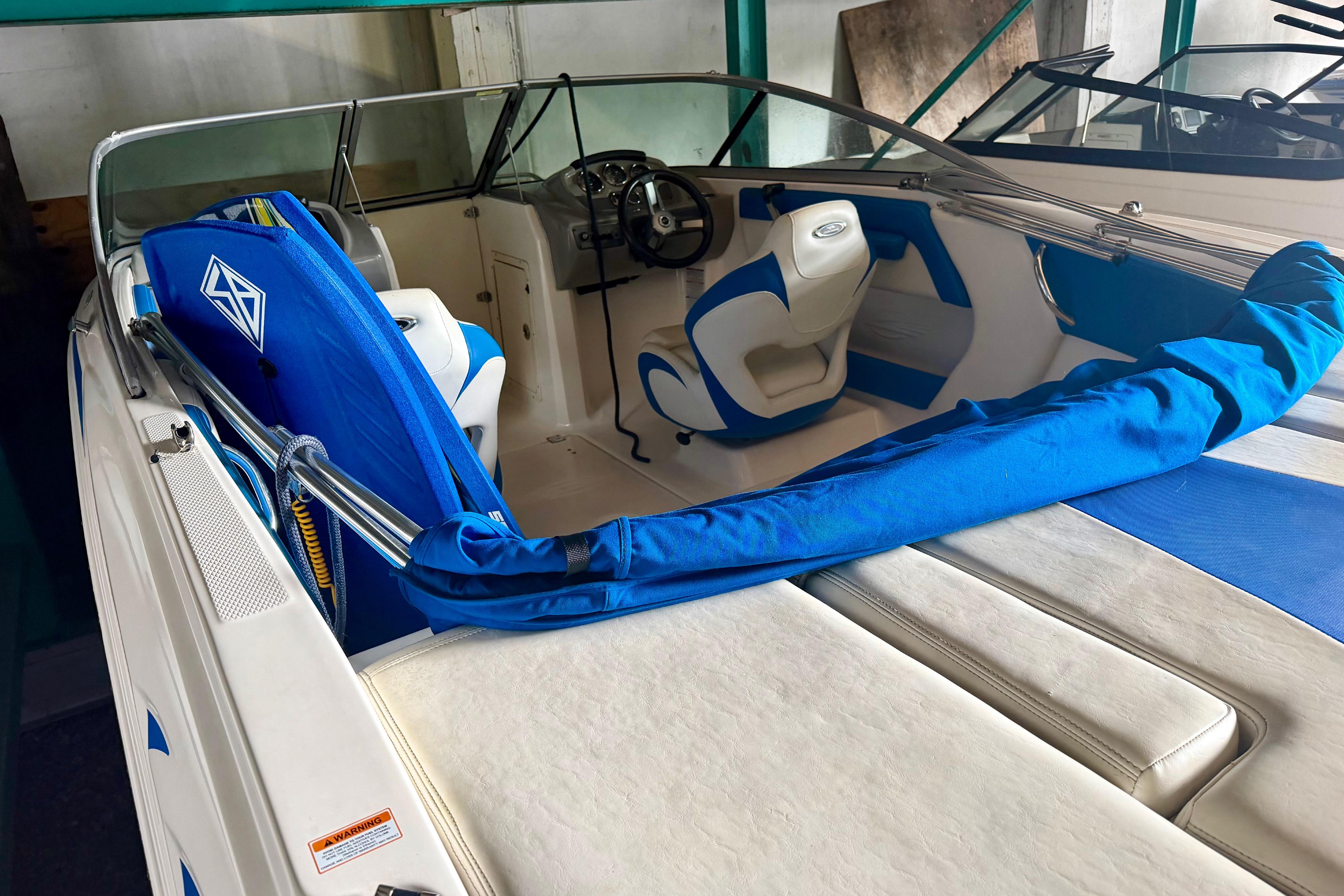 2018 Chaparral 21 H2O Sport boat interior with blue and white seating.