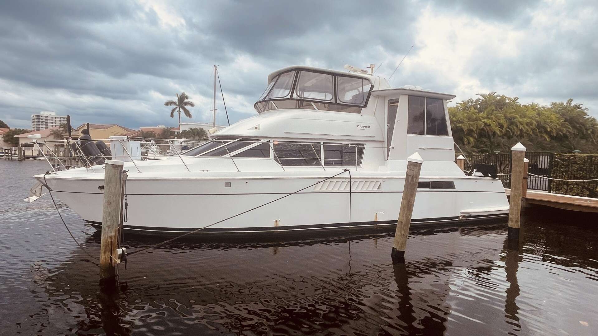 1997 CARVER YACHTS 500 COCKPIT MY - Image 8