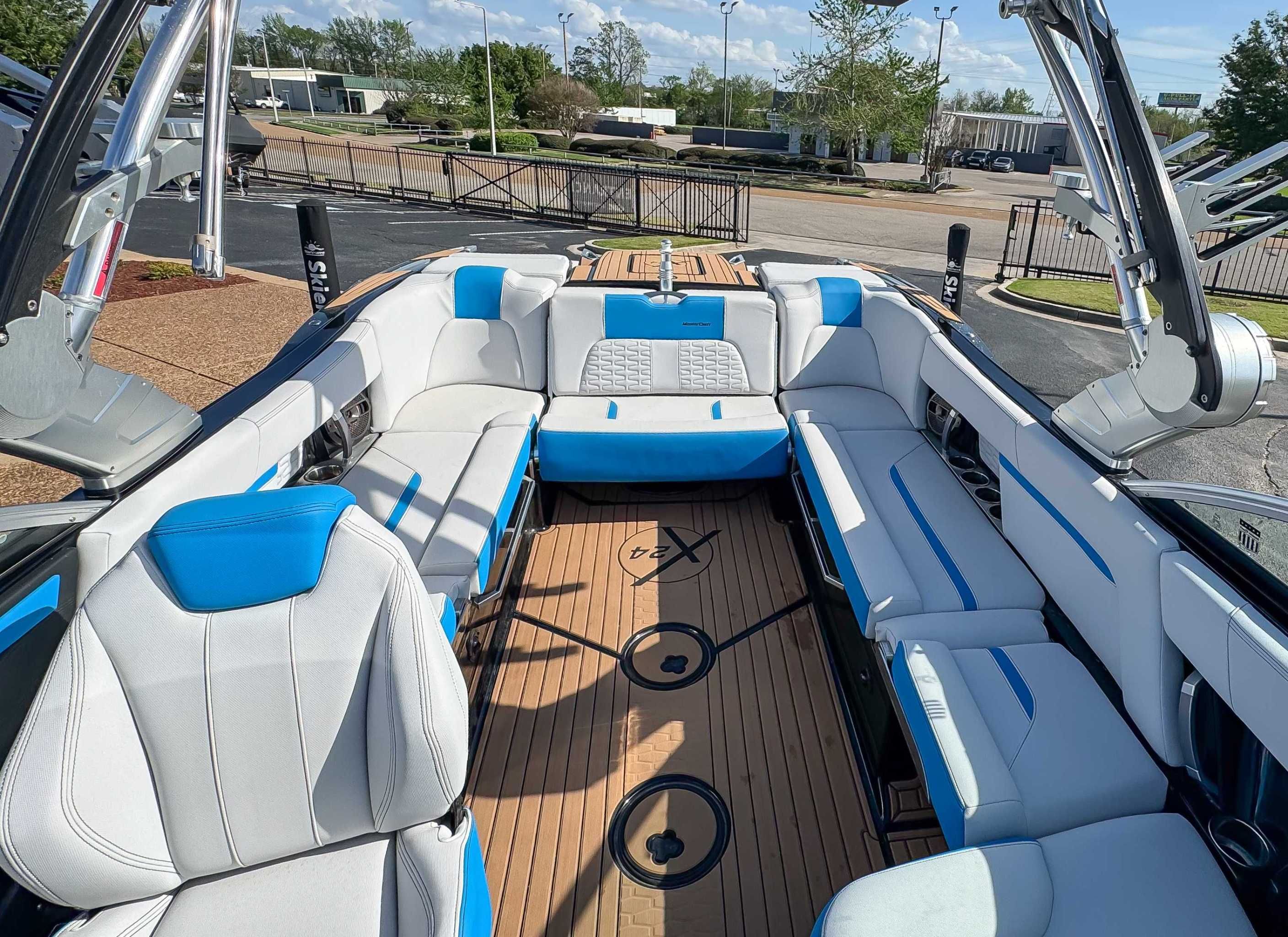 2019 MasterCraft X24 - 13