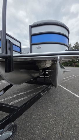 2026 Bentley Pontoons BENTLEY BOLT With 150Hp Mercury Four-Stroke Motor - 77