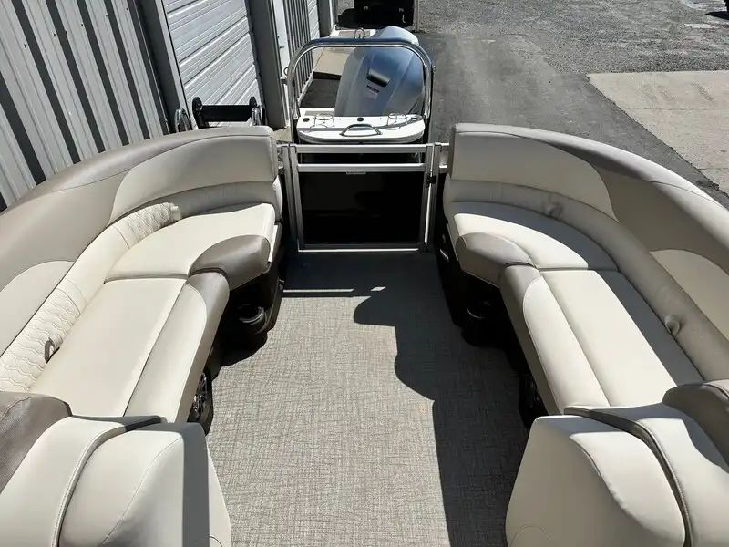 2026 Avalon LSZ Quad Lounger 25FT - 12