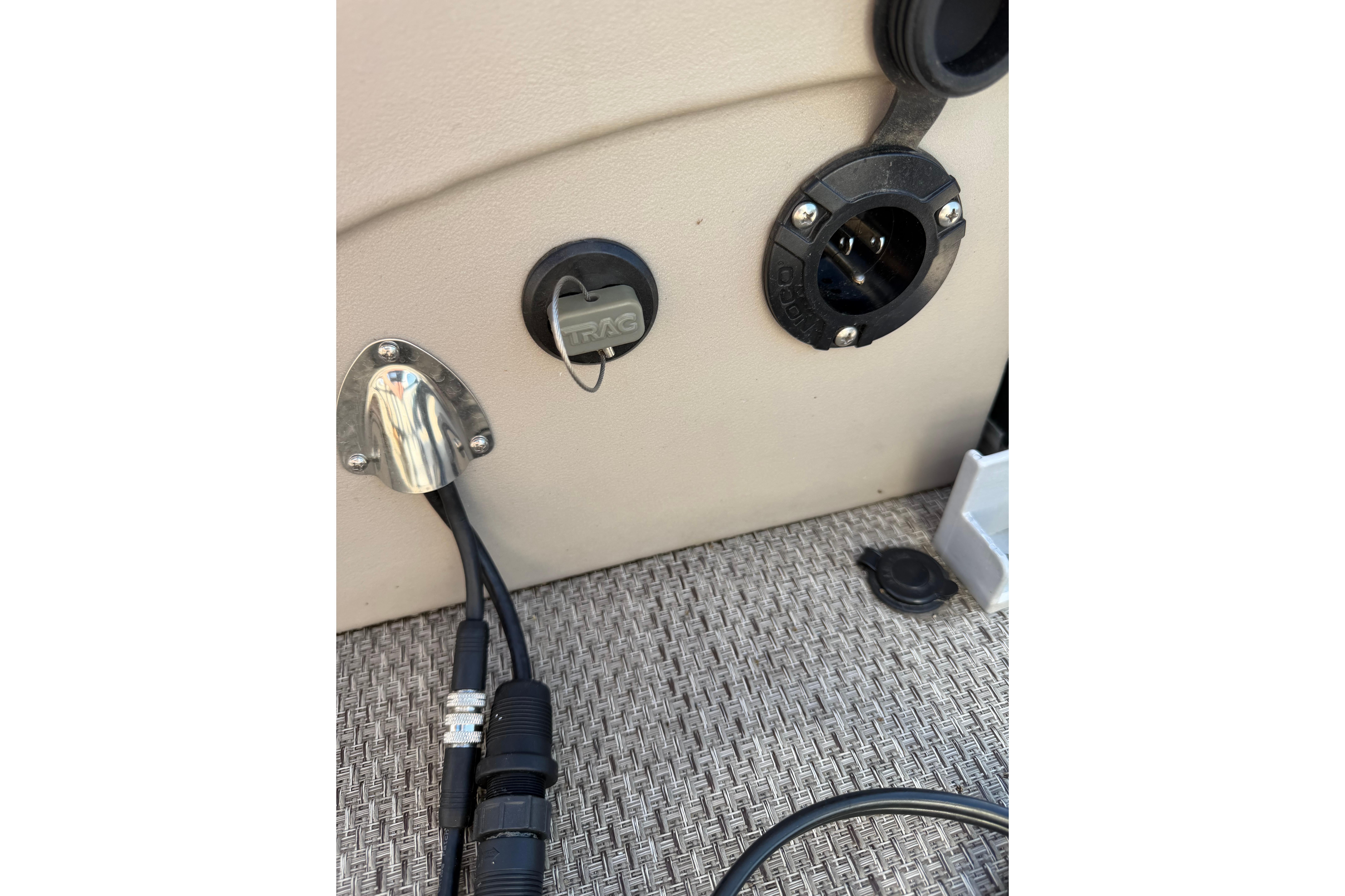 Boat wiring and connectors on a 2018 Bennington 21 SF.