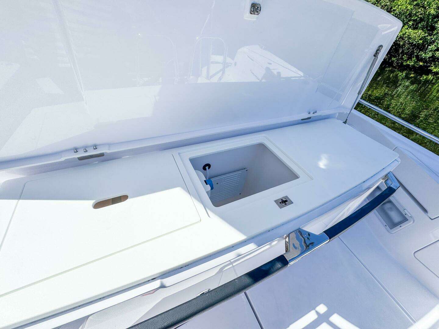 2024 Axopar 37 Sun Top - Image 15