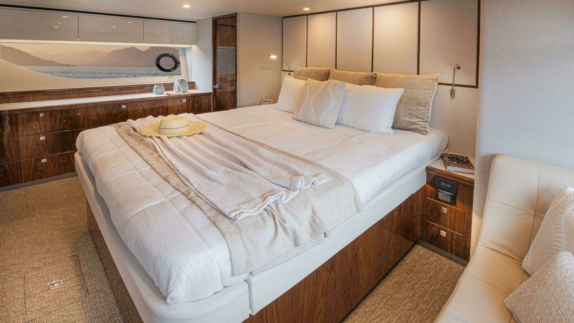 2026 Riviera 64 Sports Motor Yacht Series II - Image 14