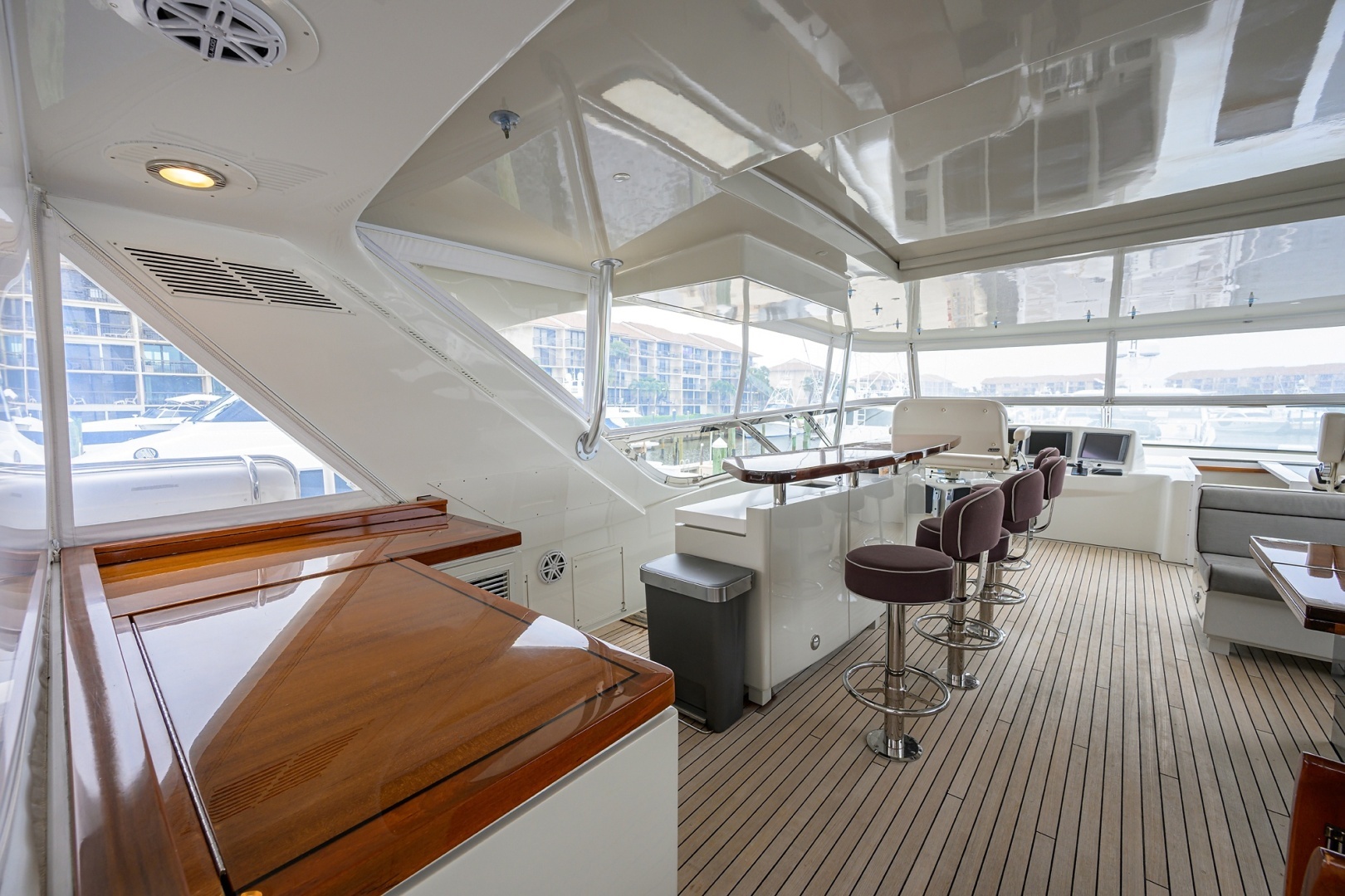 2013 Hatteras 80 Motor Yacht - Image 49
