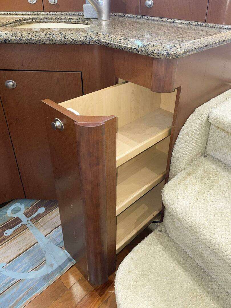 2007 Sea Ray 44 Sedan Bridge - Image 12