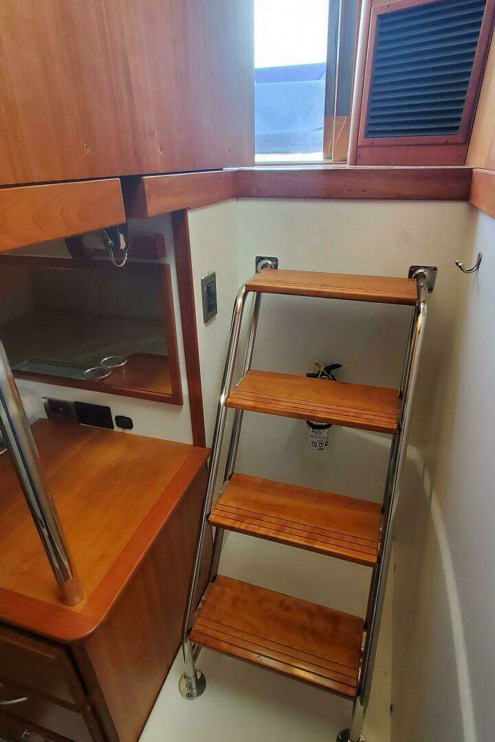 2012 Sabre 48 Salon Express - Image 48